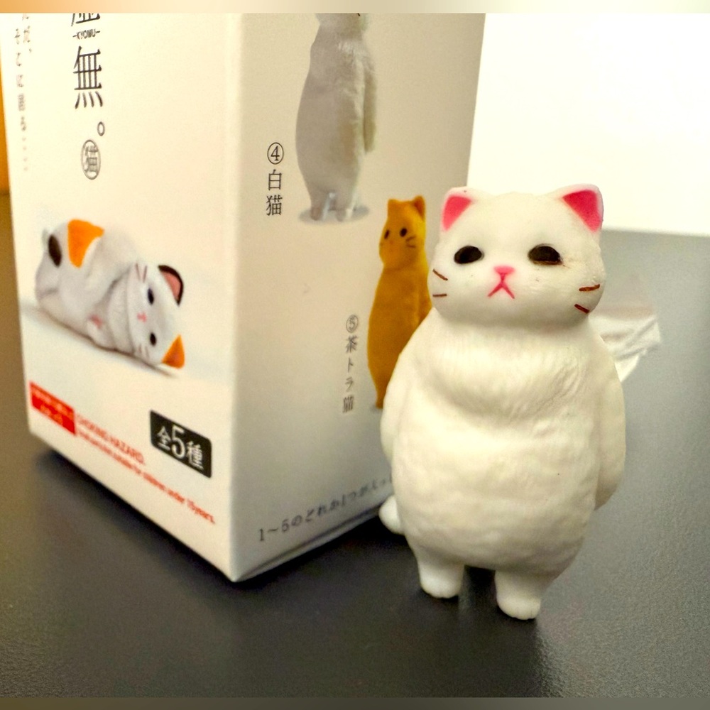 Japan gashapon capsule toy cat figure opened box Yell company collectable SDCC
